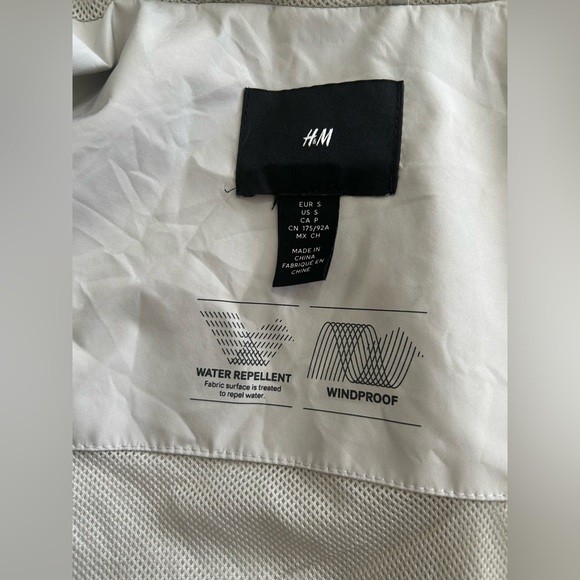 H&M Water Repellent and Windproof Jacket - size Small - Picture 10 of 10